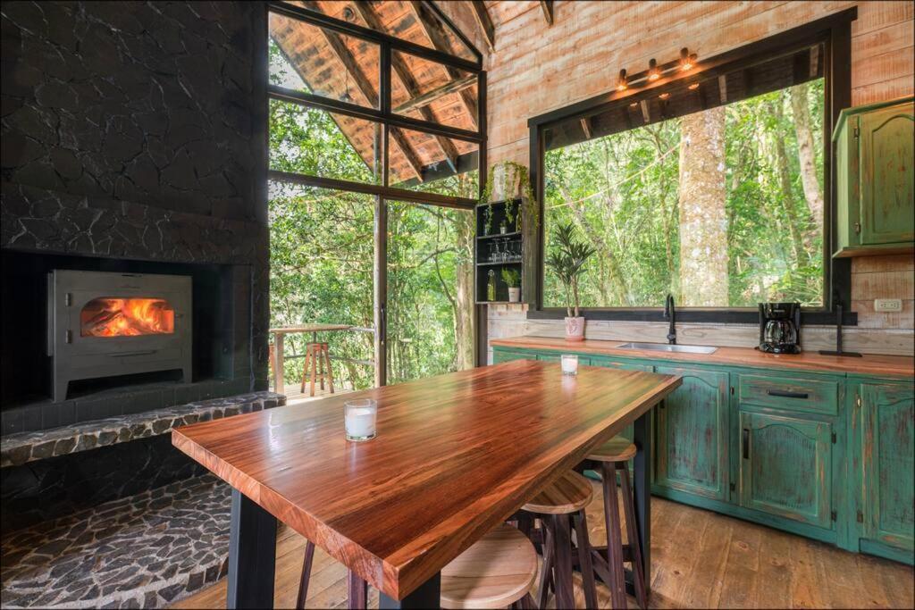Unicorn Lodge: Direct Riverfront : Unique Experience San Gerardo de Dota Exterior foto